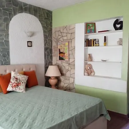 Apartman Artistic Haven With Garden Tirana